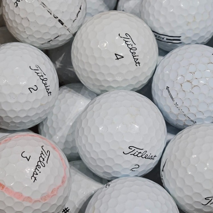 Używane piłki golfowe LAKEBALLS Titleist AVX kat C - białe