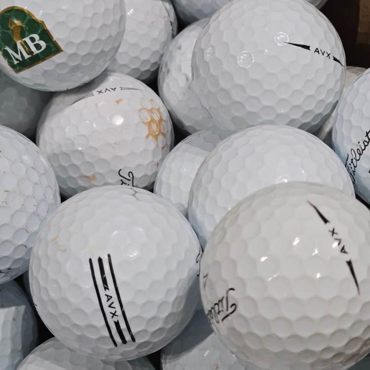 Używane piłki golfowe LAKEBALLS Titleist AVX kat C - białe