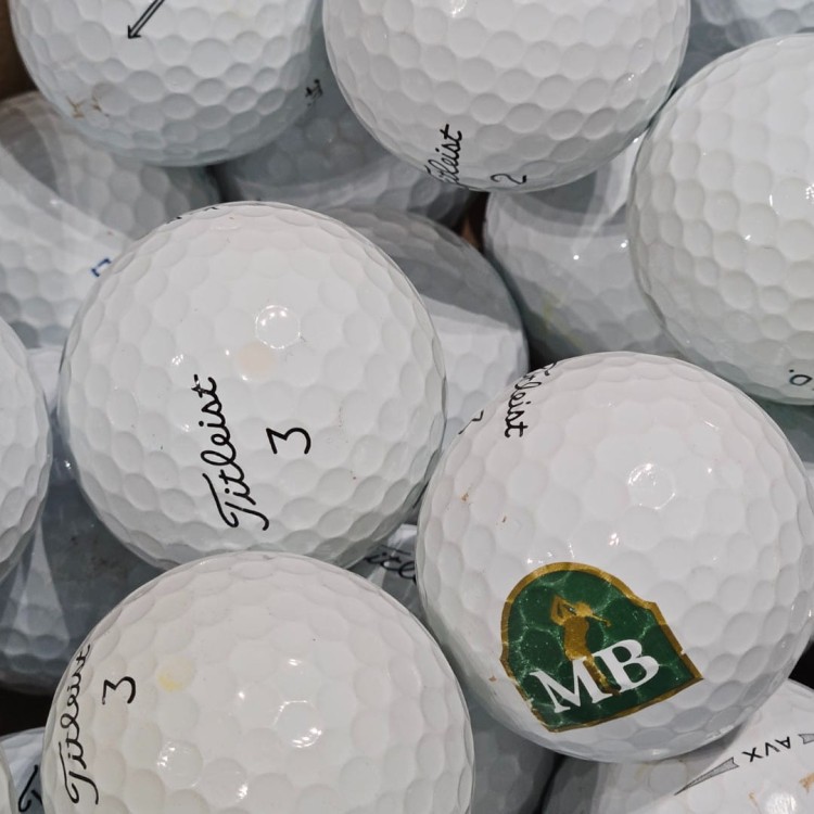 Używane piłki golfowe LAKEBALLS Titleist AVX kat C - białe