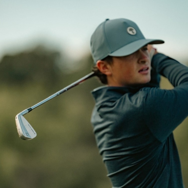 Wilson Staff Model Blade 2026 - podczas swingu