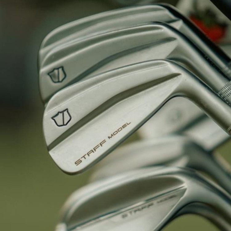 Wilson Staff Model Blade 2026 Irons - kije golfowe w torbie