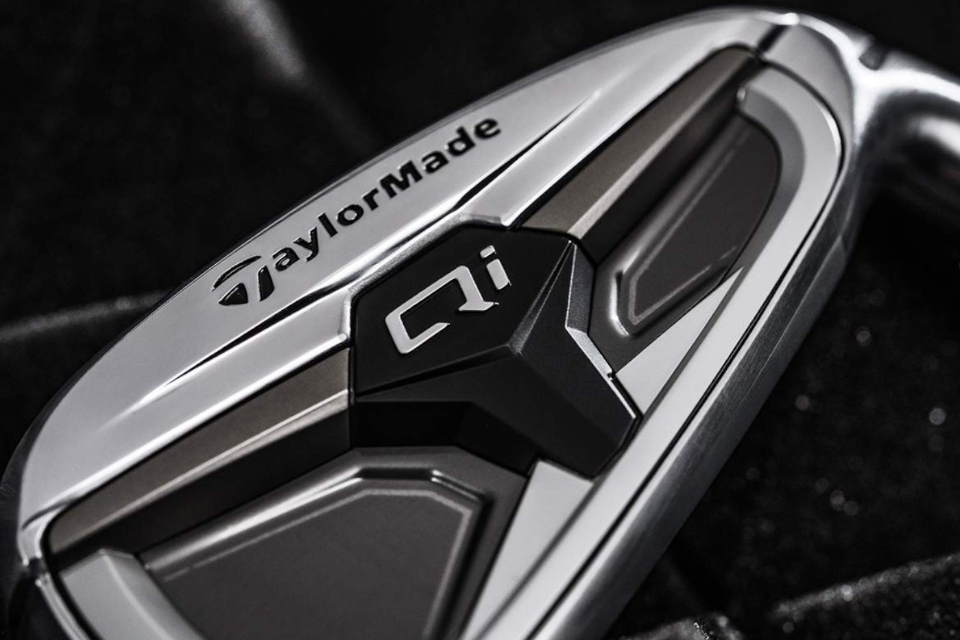 Nowoczesny wygląd żelaz Taylormade Qi MAX